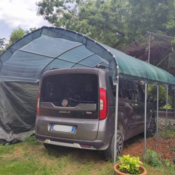 Copertura per auto con rete ombreggiante verde